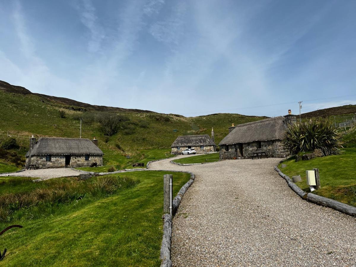 Tigh Phadraig At Marys Thatched Cottages Elgol Esterno foto