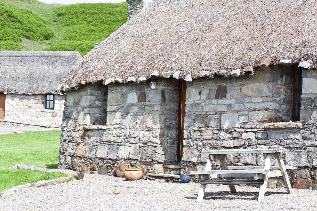 Tigh Phadraig At Marys Thatched Cottages Elgol Esterno foto